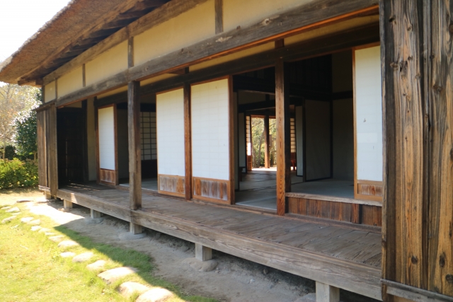 古い家、解体してから売るべき？築古住宅の賢い売却術と判断基準を徹底解説